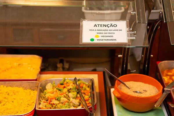 Buffet com opções veganas