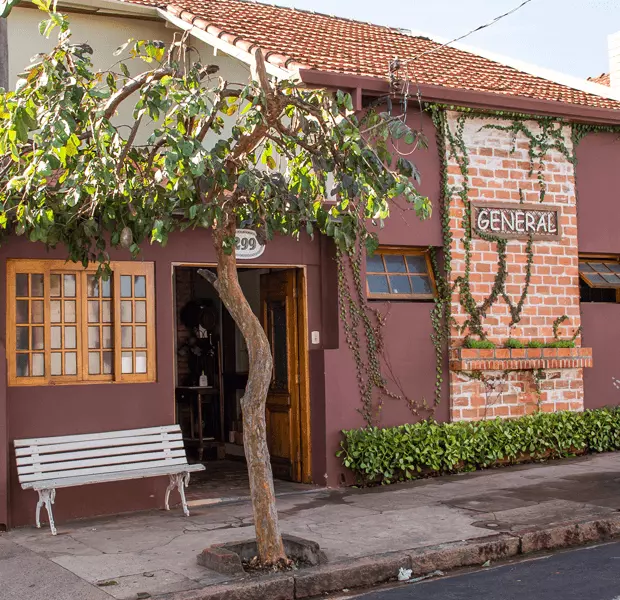 Fachada do Restaurante General Botucatu/SP